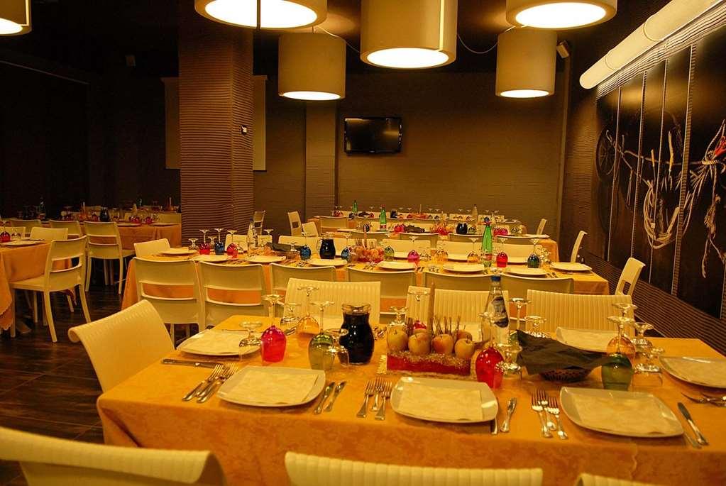 Hotel Scigliano Россано Ресторан фото