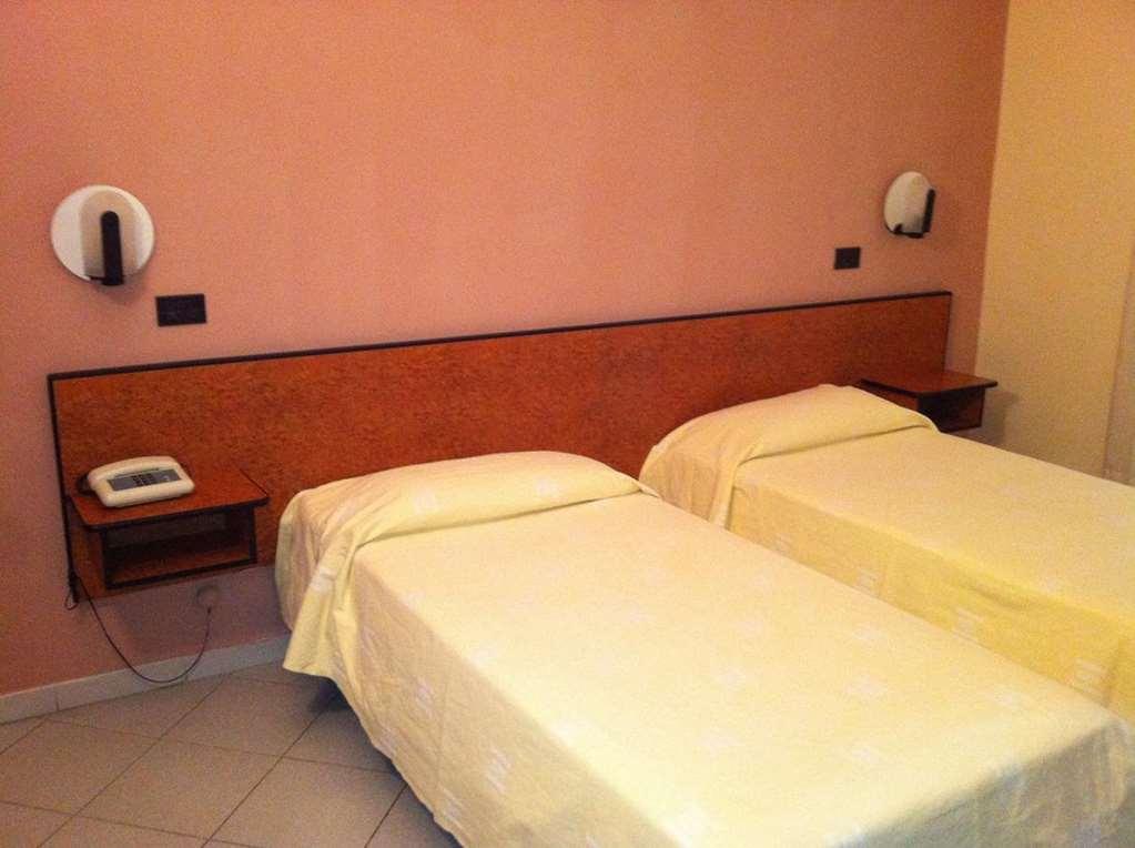 Hotel Scigliano Россано Номер фото